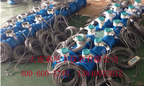 現場(chǎng)輸出的電磁流量計圖片