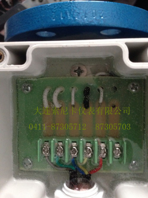 分體式電磁流量計灌膠